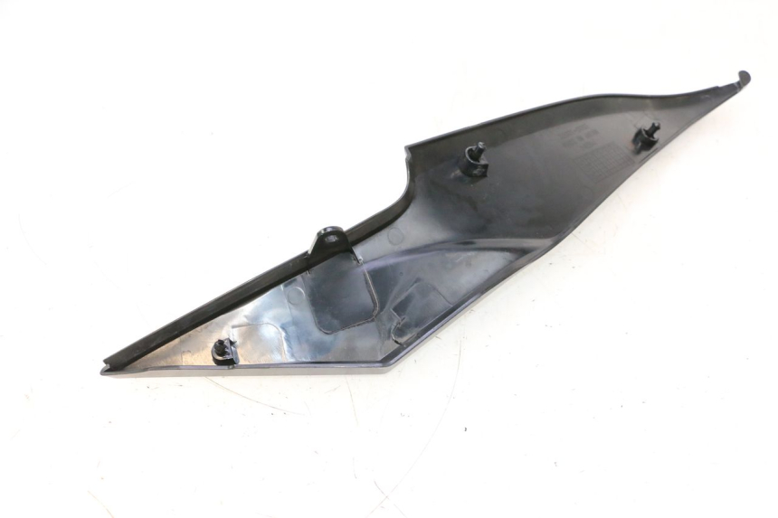 photo de LEFT UNDERSEAT PANEL KAWASAKI ER-6 ER6 N 650 (2005 - 2009) - Technical close-up
