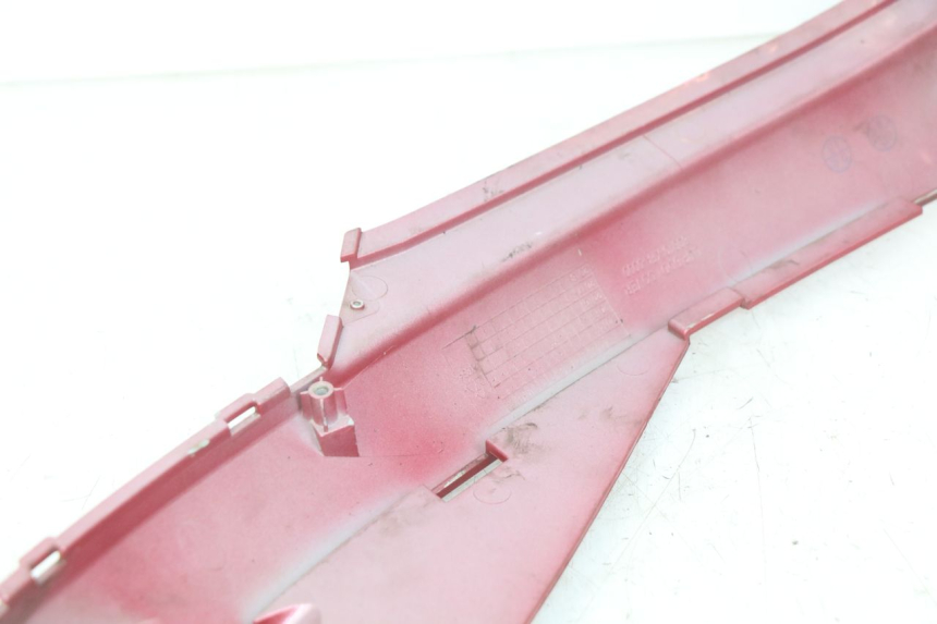 photo de LEFT UNDERSEAT COVER SYM FIDDLE 3 III 125 (2014 - 2020) - Alternative perspective