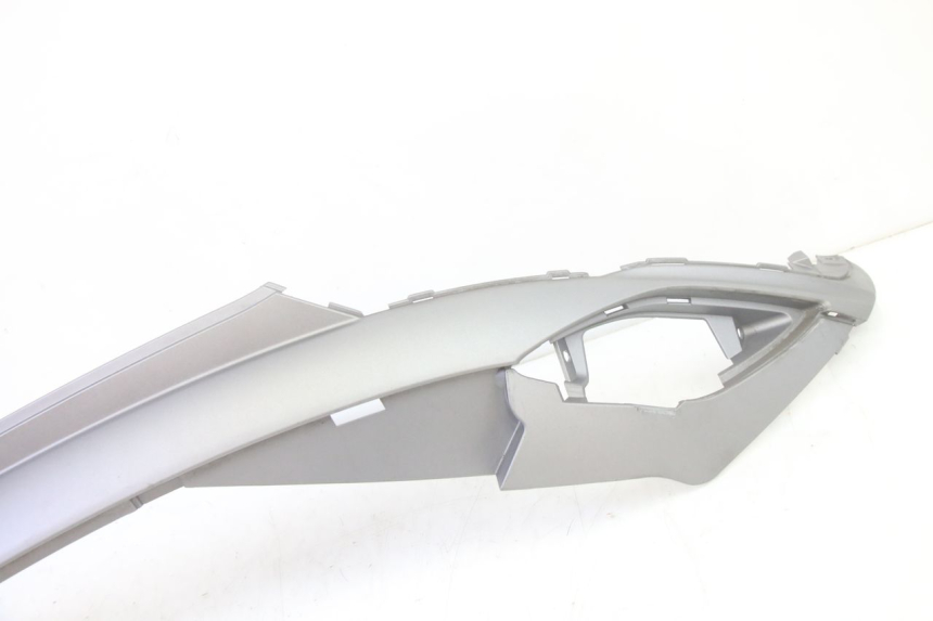 photo de LEFT UNDERSEAT COVER SYM FIDDLE 3 III 125 (2014 - 2020) - Zoom on usage condition