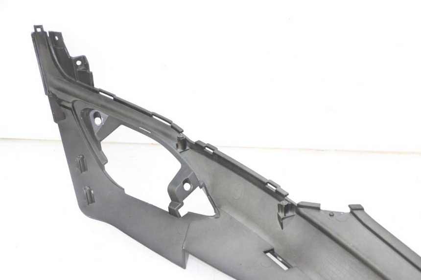 photo de LEFT UNDERSEAT PANEL SYM FIDDLE 3 III 50 (2014 - 2020) - Zoom on usage condition