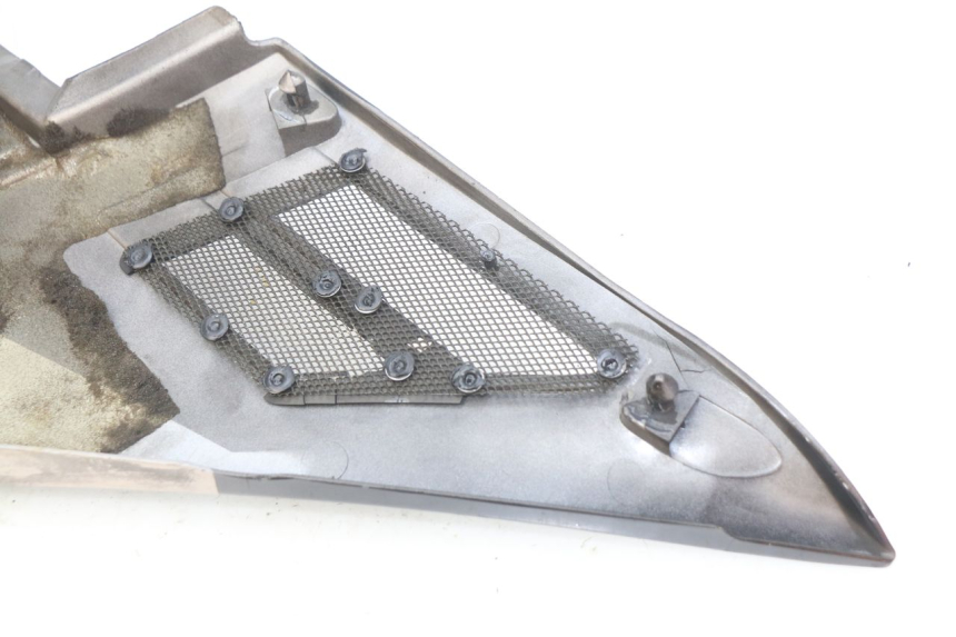 photo de LEFT UNDERSEAT COVER YAMAHA FJ 3CX 1200 (1986 - 1996) - Zoom on usage condition