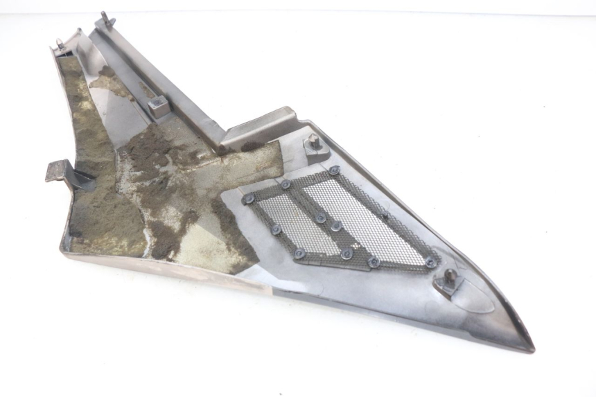 photo de LEFT UNDERSEAT COVER YAMAHA FJ 3CX 1200 (1986 - 1996) - Alternative perspective