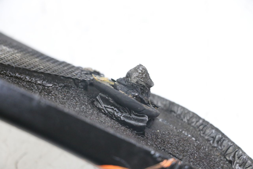 photo de LEFT UNDERSEAT COVER YAMAHA FJ 3CX 1200 (1986 - 1996) - Zoom on usage condition