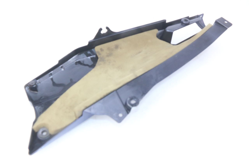 photo de LEFT UNDERSEAT COVER YAMAHA FJR ABS 1300 (2016 - 2020) - Fixing points details
