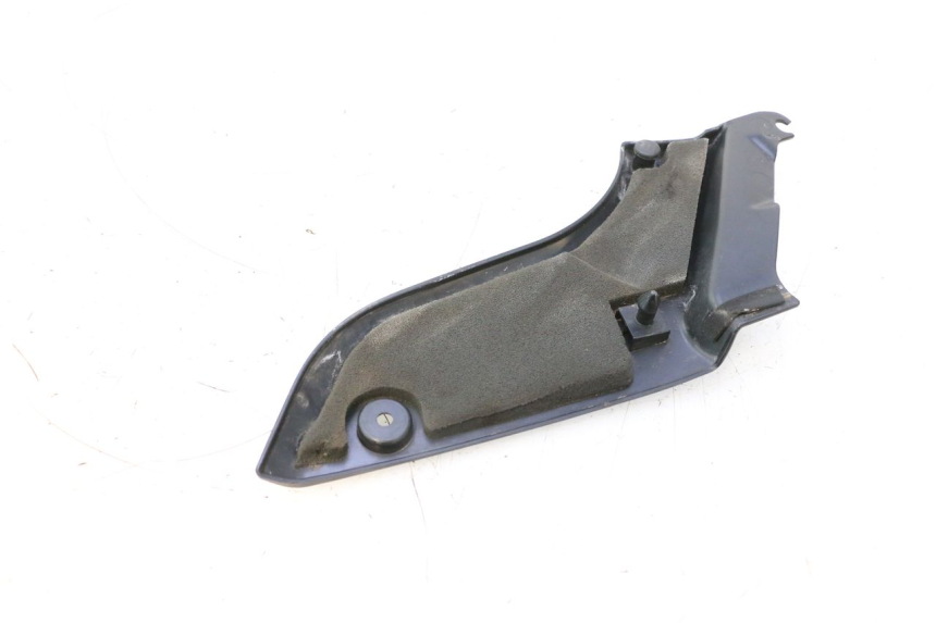 photo de LEFT UNDERSEAT PANEL YAMAHA FJR 1300 (2001 - 2005) - Zoom on usage condition