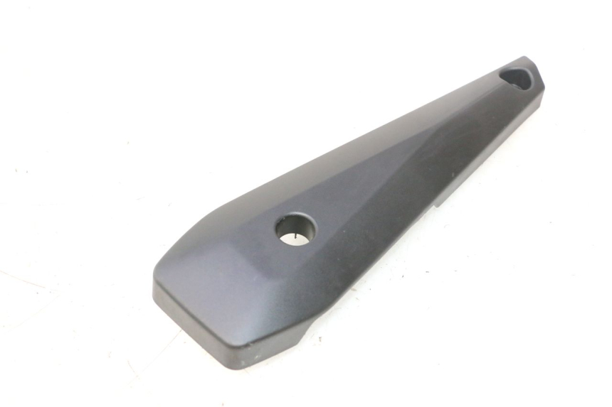 photo de LEFT UNDERSEAT PANEL YAMAHA FZ8 800 (2010 - 2016) - Component detail