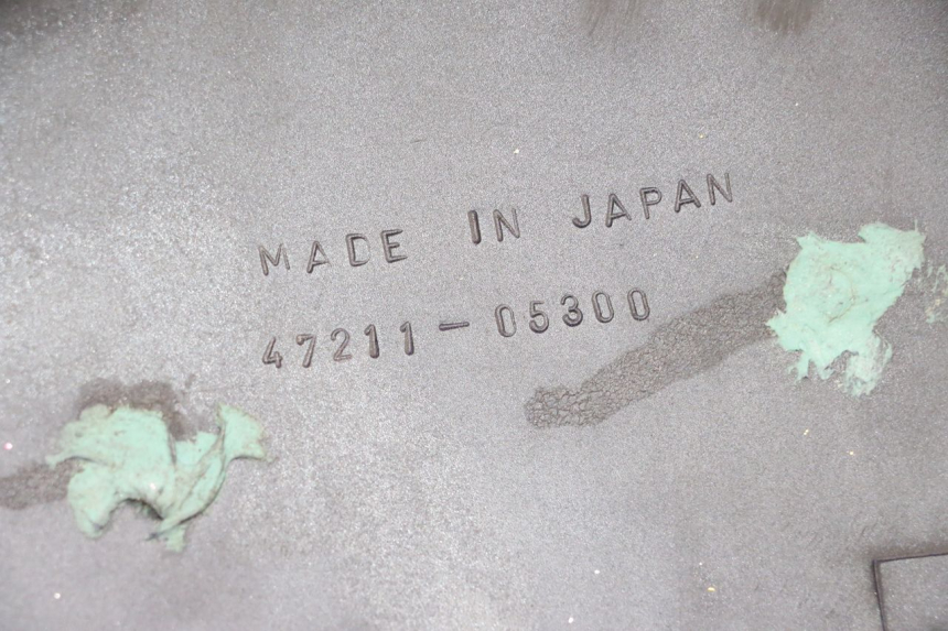 photo de LEFT UNDERSEAT PANEL SUZUKI GN 125 (1997 - 2000) - Component detail