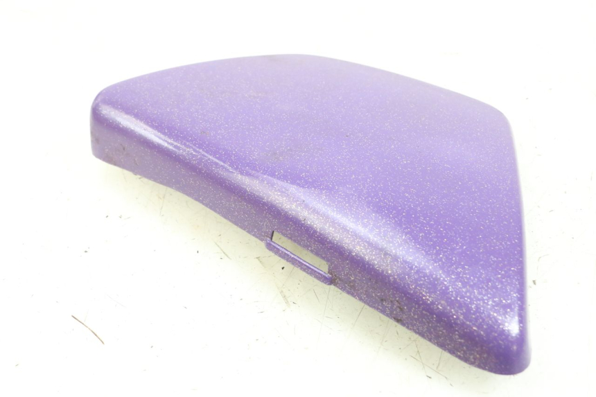 photo de LEFT UNDERSEAT PANEL SUZUKI GN 125 (1997 - 2000) - Technical close-up