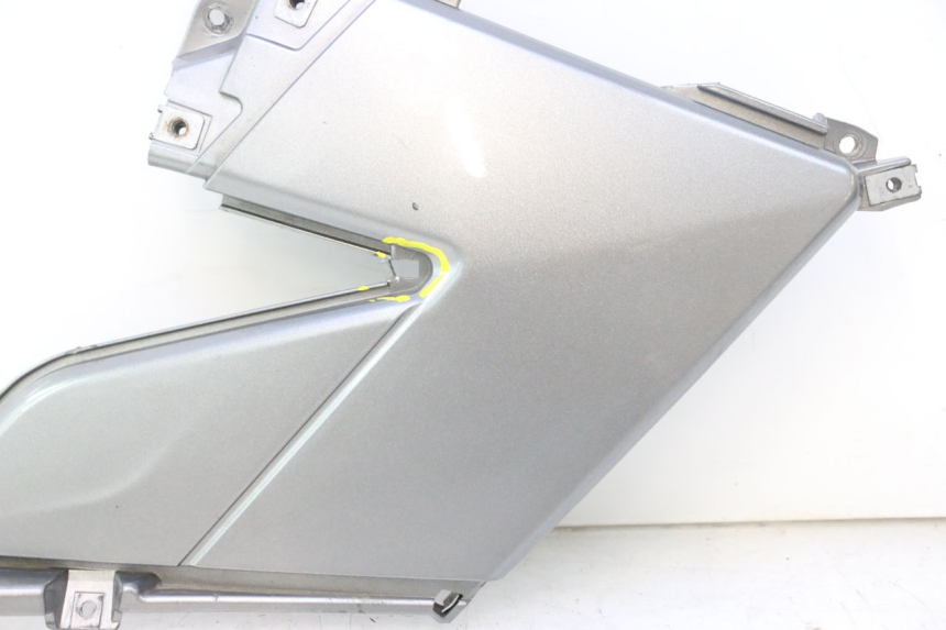 photo de LEFT UNDERSEAT PANEL GILERA GP 800 (2007 - 2013) - Technical close-up