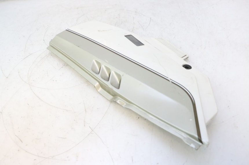 photo de LEFT UNDERSEAT PANEL KAWASAKI GPX F ZX750F 750 (1986 - 1990) - Zoom on usage condition
