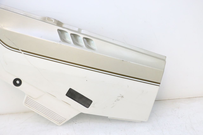 photo de LEFT UNDERSEAT PANEL KAWASAKI GPX F ZX750F 750 (1986 - 1990) - Technical close-up