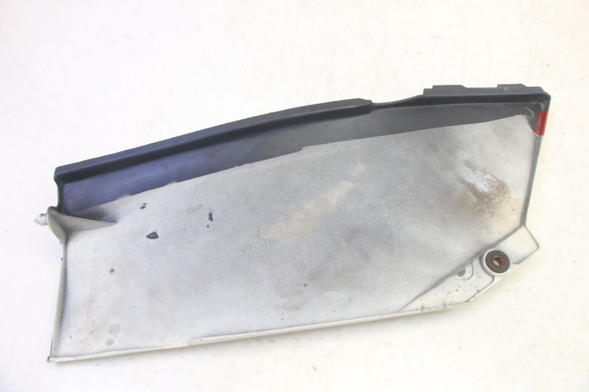 photo de LEFT UNDERSEAT PANEL KAWASAKI GPX R WARBIRD 600 (1988 - 1993) - Technical close-up