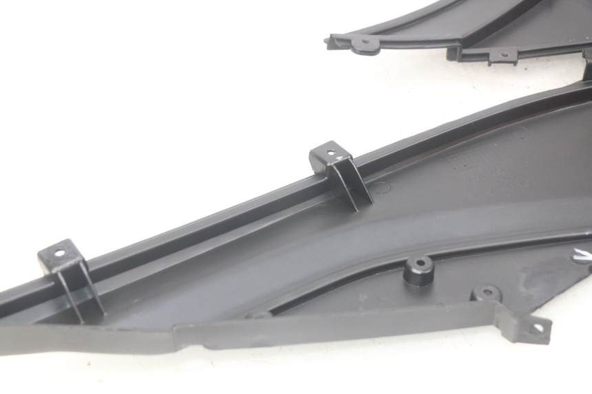 photo de LEFT UNDERSEAT COVER TNT MOTOR GRIDO 2T 50 (2010 - 2019) - Zoom on usage condition