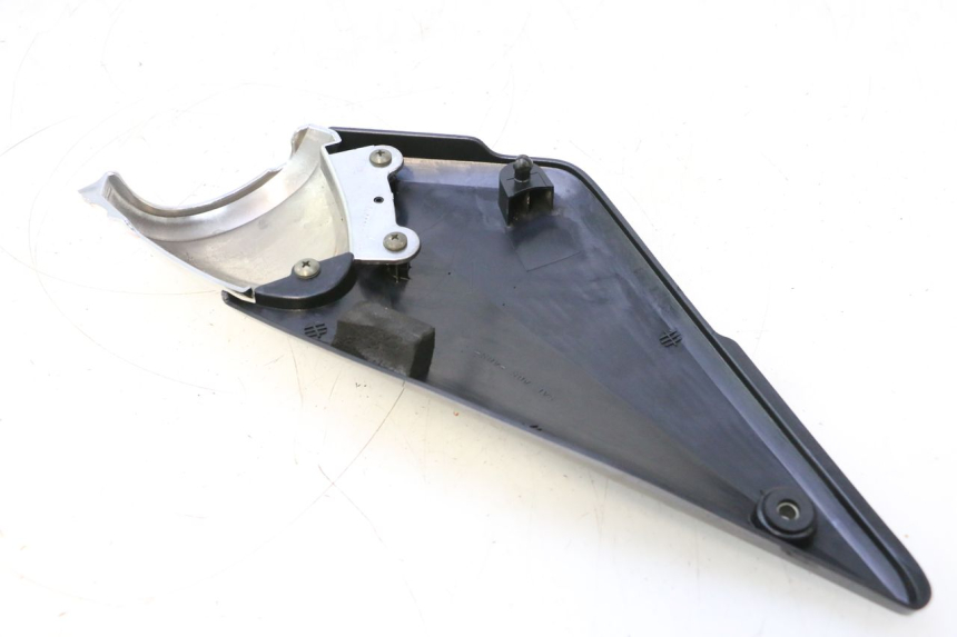 photo de LEFT UNDERSEAT PANEL SUZUKI GSF N BANDIT 1200 (2001 - 2005) - Zoom on usage condition