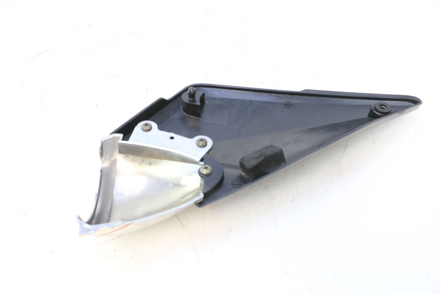 photo de LEFT UNDERSEAT PANEL SUZUKI GSF N BANDIT 1200 (2001 - 2005) - Alternative perspective