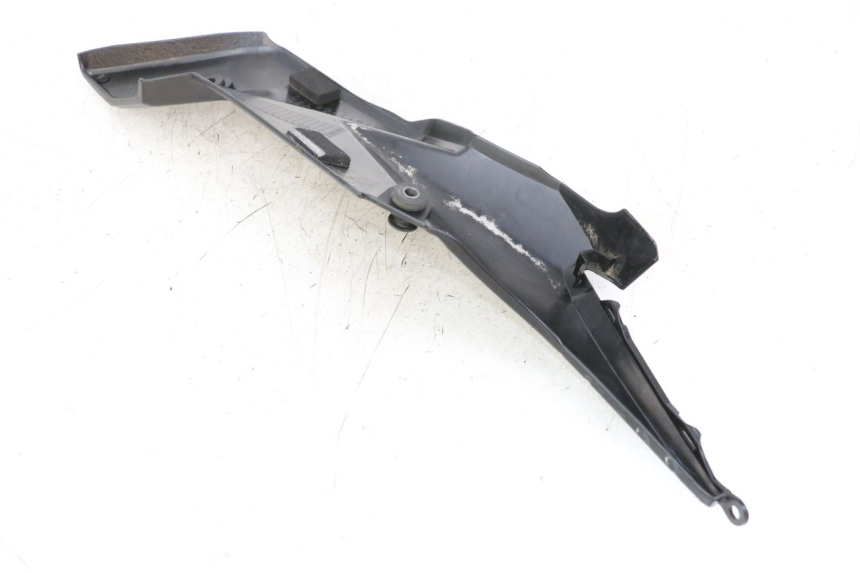 photo de LEFT UNDERSEAT PANEL SUZUKI GSR 750 (2011 - 2017) - Technical close-up