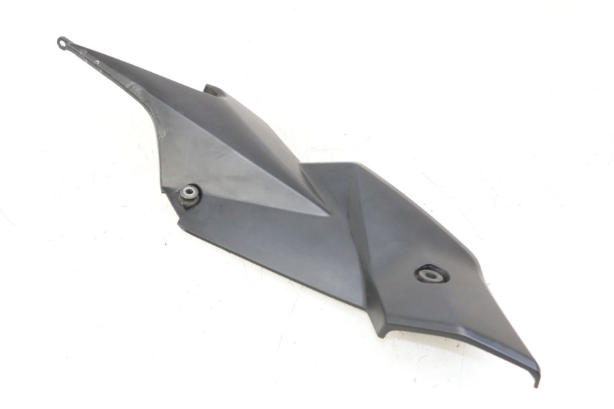 photo de LEFT UNDERSEAT PANEL SUZUKI GSR 750 (2011 - 2017) - Fixing points details