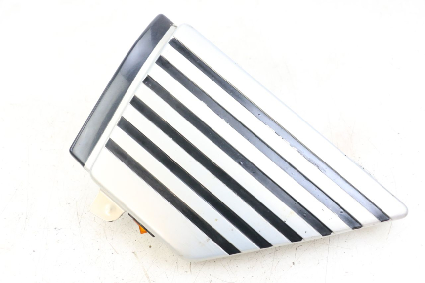 photo de LEFT UNDERSEAT PANEL SUZUKI GSX E 250 (1982 - 1983) - Main view
