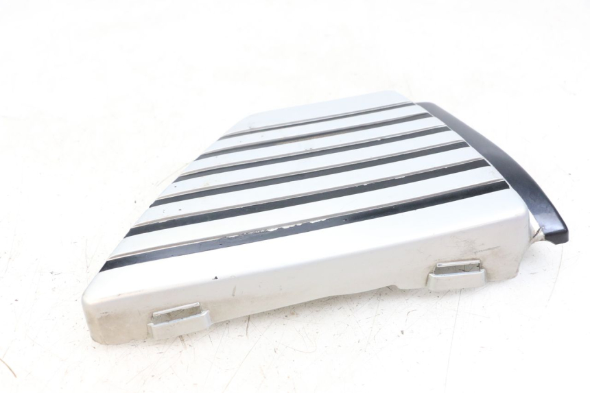 photo de LEFT UNDERSEAT PANEL SUZUKI GSX E 250 (1982 - 1983) - Technical close-up