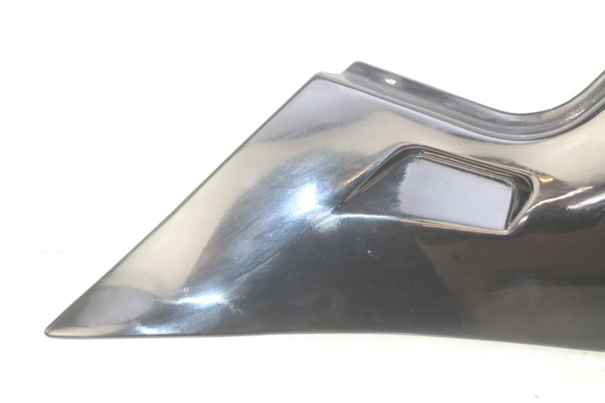 photo de LEFT UNDERSEAT COVER SUZUKI GSX-F GSX  F 1100 (1988 - 1994) - Technical close-up
