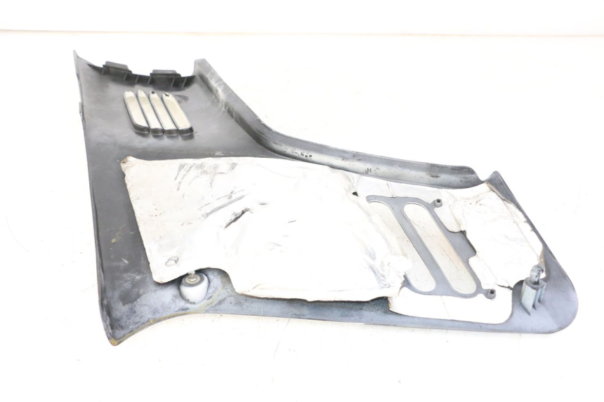 photo de LEFT UNDERSEAT PANEL HONDA CBR F 1000 (1993 - 1996) - Component detail