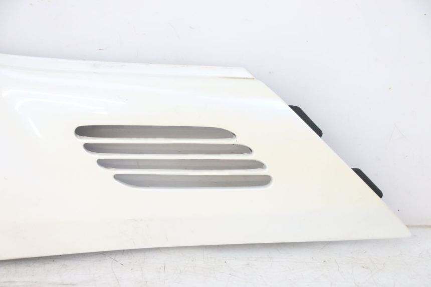 photo de LEFT UNDERSEAT PANEL HONDA CBR F 1000 (1993 - 1996) - Additional view of the item
