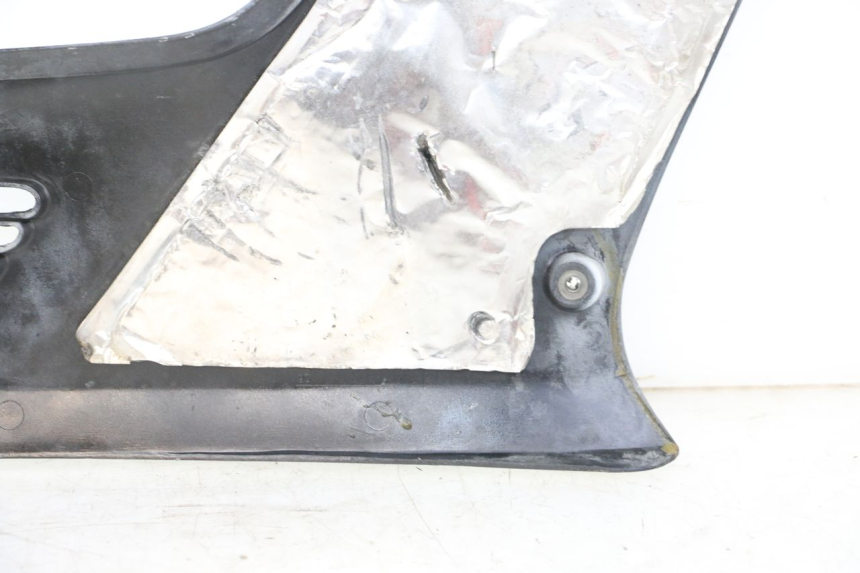 photo de LEFT UNDERSEAT PANEL HONDA CBR F 1000 (1993 - 1996) - Alternative perspective