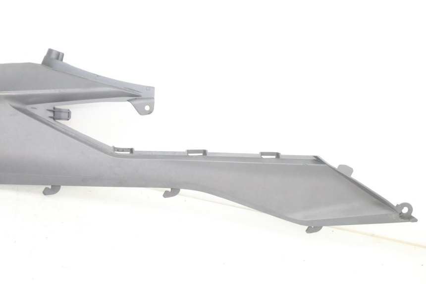 photo de LEFT UNDERSEAT PANEL HONDA FORZA 125 (2021 - 2025) - Zoom on usage condition