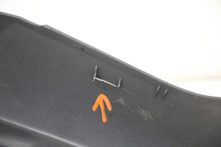 photo de LEFT UNDERSEAT PANEL HONDA FORZA 125 (2021 - 2025) - Surface and material condition