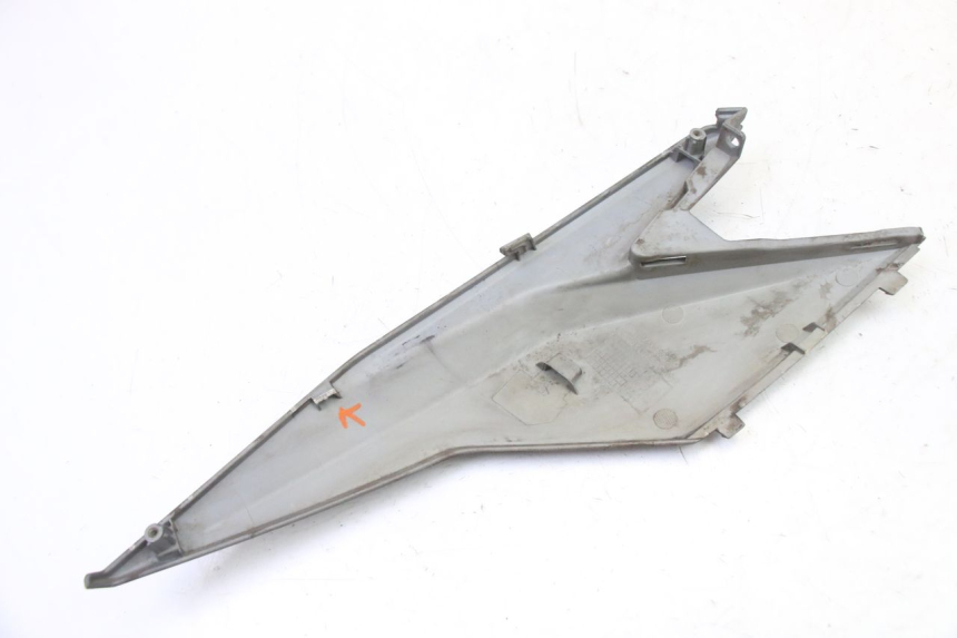 photo de LEFT UNDERSEAT COVER SYM JET 14 4T 50 (2018 - 2022) - Alternative perspective