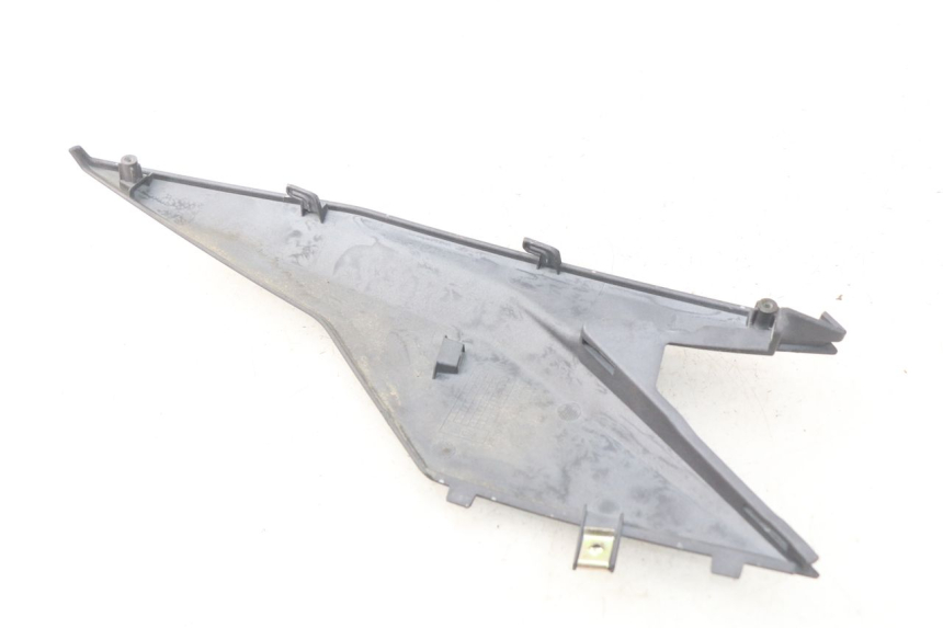 photo de LEFT UNDERSEAT PANEL SYM JET 4 4T 50 (2018 - 2021) - Alternative perspective
