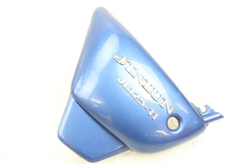 photo de Left side seat cover JINLUN JL HIGHLANDER 125 (2007 - 2015) - Technical close-up