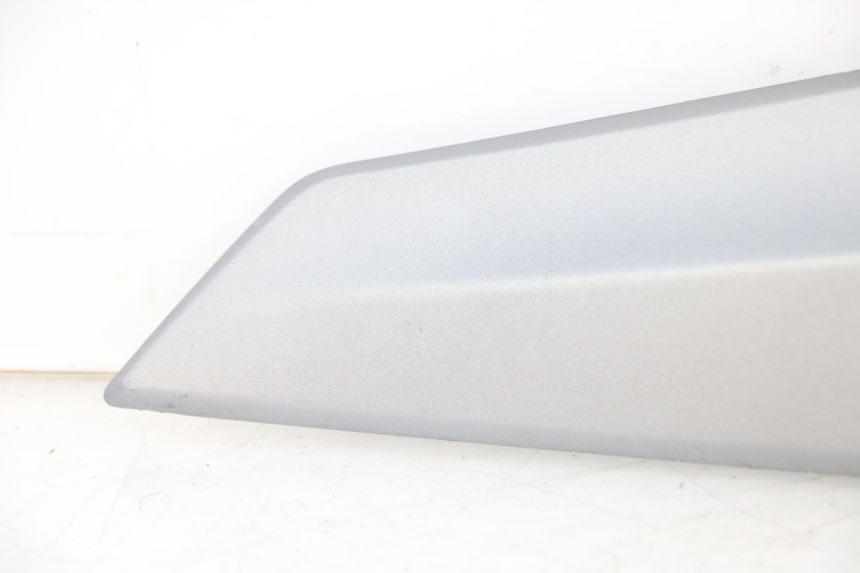 photo de LEFT UNDERSEAT PANEL SYM JOYMAX 125 (2010 - 2017) - Surface and material condition