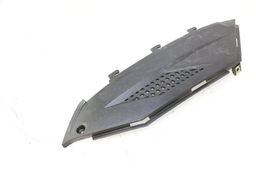 photo de LEFT UNDERSEAT PANEL RIDE JUMP 2T 50 (2012 - 2017) - Alternative perspective