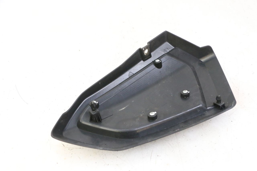 photo de LEFT UNDERSEAT PANEL KEEWAY K-LIGHT KLIGHT 125 (2018 - 2025) - Zoom on usage condition