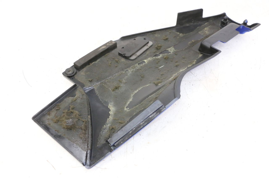 photo de LEFT UNDERSEAT PANEL KAWASAKI GTR 1000 (1994 - 2004) - Zoom on usage condition