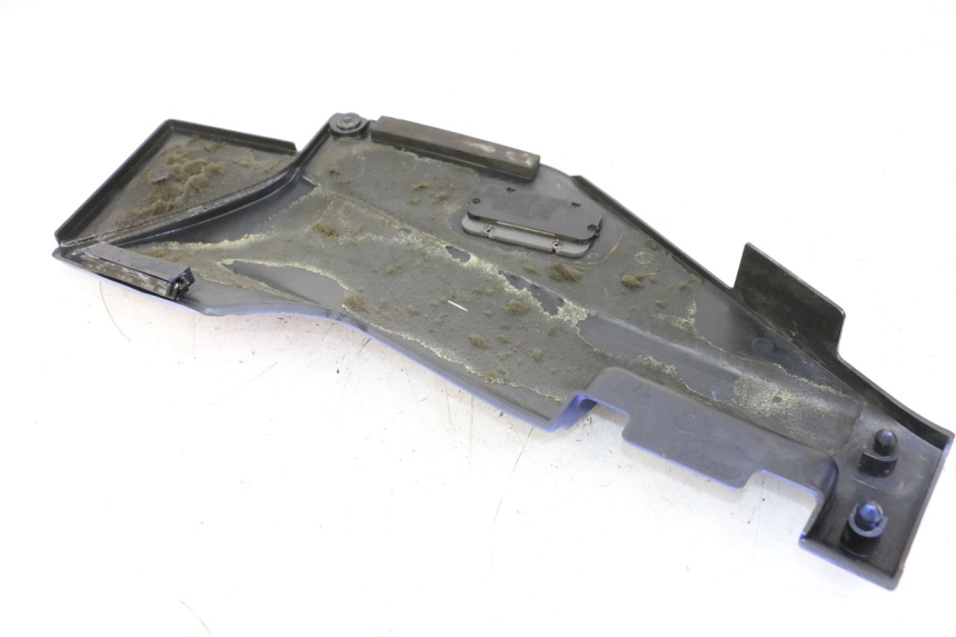 photo de LEFT UNDERSEAT PANEL KAWASAKI GTR 1000 (1994 - 2004) - Alternative perspective