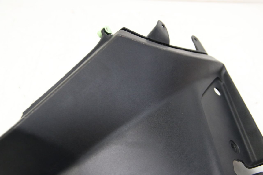 photo de LEFT UNDERSEAT COVER PEUGEOT KISBEE 2T 50 (2018 - 2022) - Fixing points details