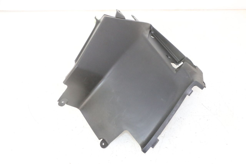 photo de LEFT UNDERSEAT COVER PEUGEOT KISBEE 2T 50 (2018 - 2022) - Technical close-up