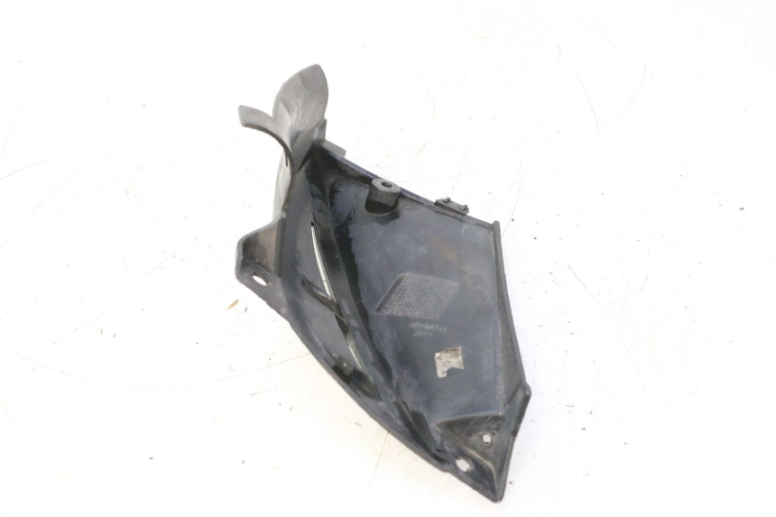 photo de LEFT UNDERSEAT PANEL PEUGEOT LUDIX BLASTER 50 (2006 - 2014) - Zoom on usage condition