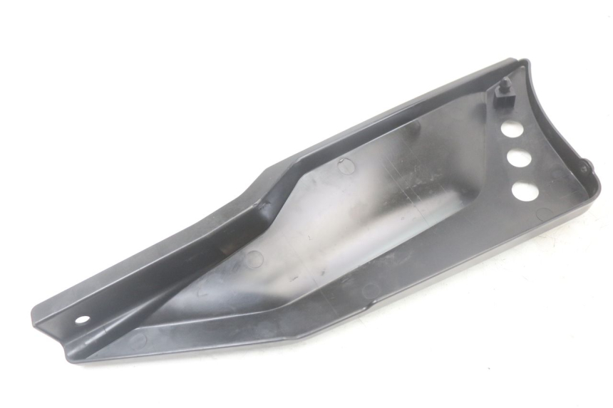 photo de LEFT UNDERSEAT PANEL MASAI SCRAMBLER SPORT 125 (2021 - 2025) - Fixing points details