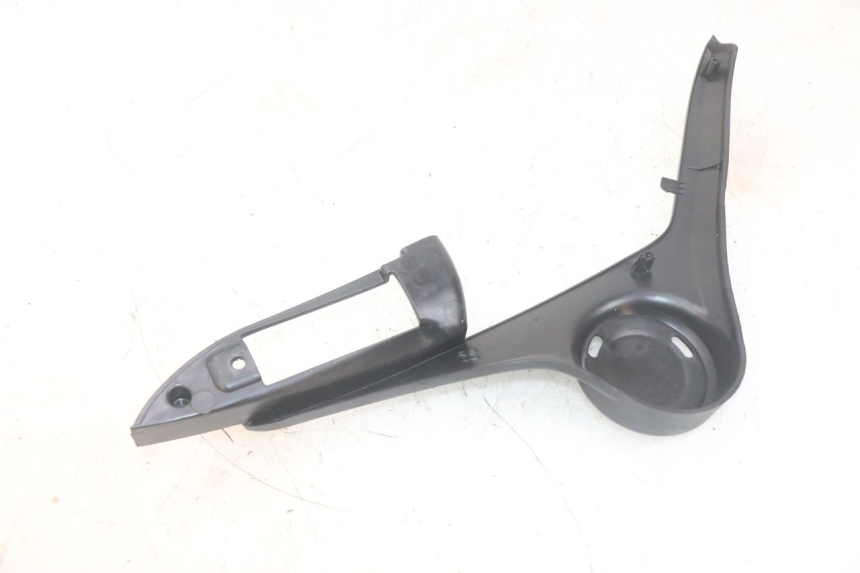 photo de LEFT UNDERSEAT PANEL PIAGGIO MP3 HPE 300 (2019 - 2026) - Zoom on usage condition