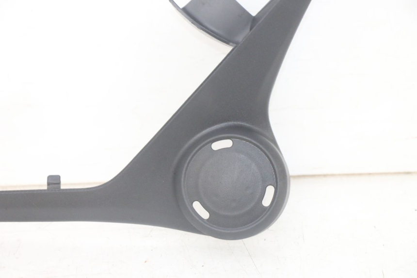 photo de LEFT UNDERSEAT PANEL PIAGGIO MP3 HPE 300 (2019 - 2026) - Fixing points details