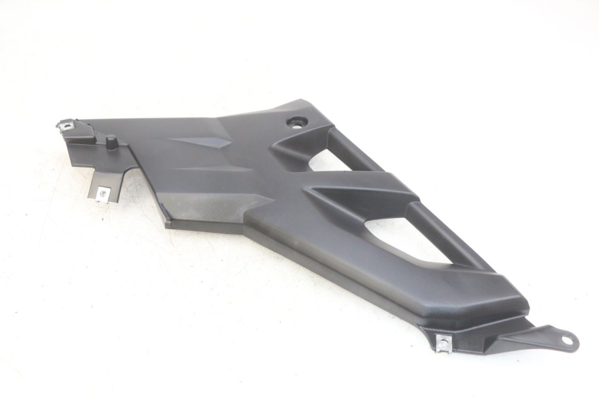 photo de LEFT UNDERSEAT COVER YAMAHA MT ABS 125 (2014 - 2018) - Technical close-up