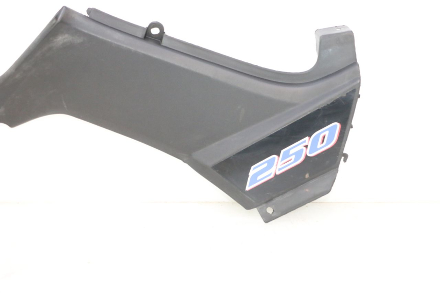 photo de LEFT UNDERSEAT PANEL KYMCO MXU R 250 (2004 - 2010) - Distinctive features