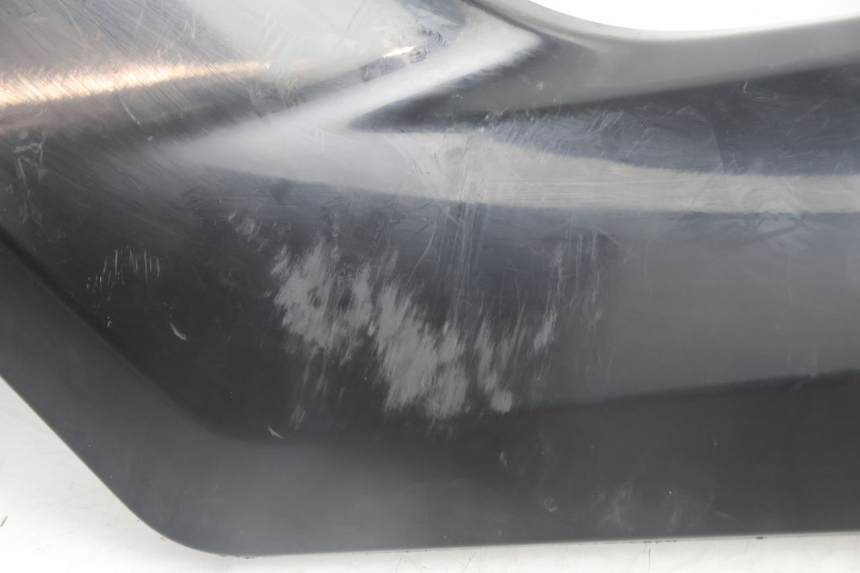 photo de LEFT UNDERSEAT PANEL YAMAHA N-MAX NMAX 125 (2021 - 2024) - Zoom on usage condition