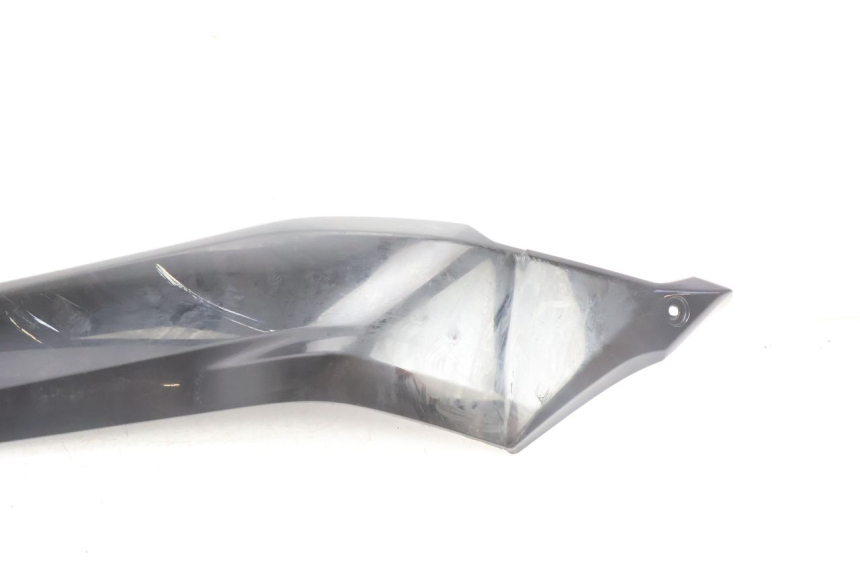 photo de LEFT UNDERSEAT PANEL YAMAHA N-MAX NMAX 125 (2021 - 2024) - Alternative perspective