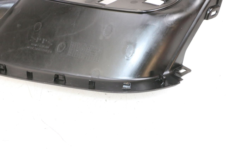 photo de LEFT UNDERSEAT PANEL YAMAHA NEO'S CORE 1 (2022 - 2026) - Zoom on usage condition