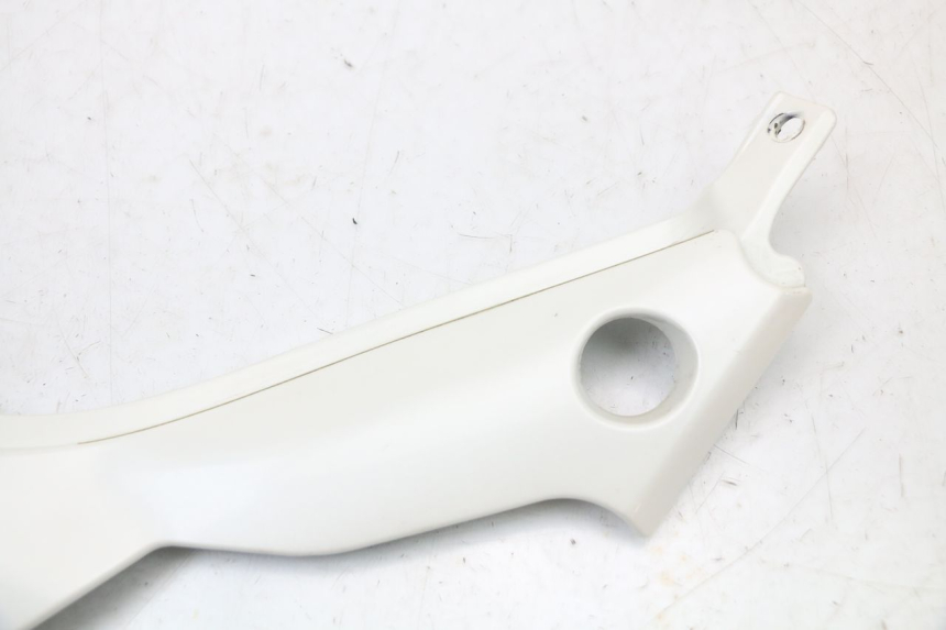 photo de LEFT UNDERSEAT PANEL MOTO GUZZI NORGE 8V GT 1200 (2011 - 2016) - Zoom on usage condition