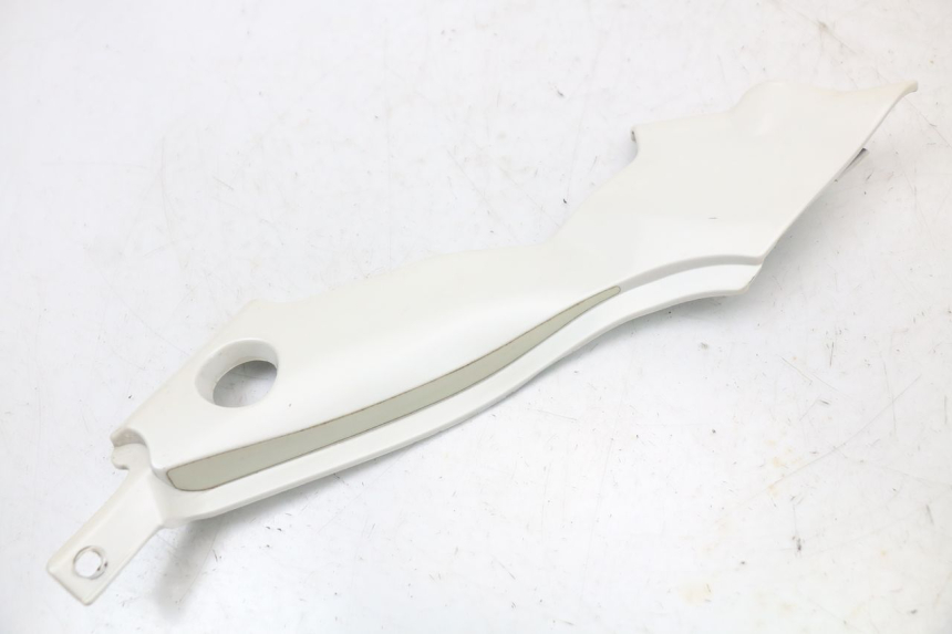 photo de LEFT UNDERSEAT PANEL MOTO GUZZI NORGE 8V GT 1200 (2011 - 2016) - Alternative perspective